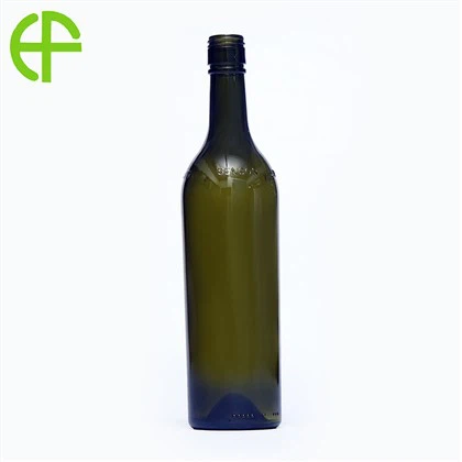 600 ml tamsiai žalio raudonojo vyno butelis